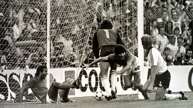 11 июля 1982 года. Мадрид. Италия — ФРГ — 3:1. Гол Паоло Росси. Фото Федор Алексеев 11 июля 1982 года. Мадрид. Италия — ФРГ — 3:1. Гол Паоло Росси. Фото Федор Алексеев