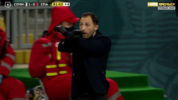 Доменико Тедеско: жест в конце матча. Доменико Тедеско: жест в конце матча.