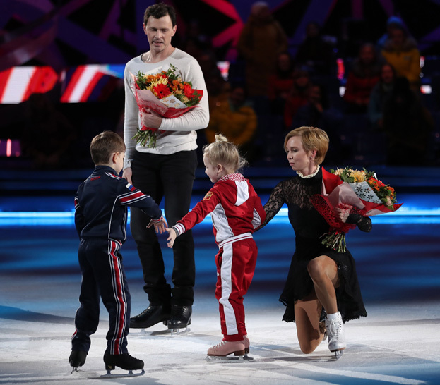 Татьяна Тотьмянина с дочкой и Максим Маринин (слева). Фото Александр Федоров, «СЭ» / Canon EOS-1D X Mark II Татьяна Тотьмянина с дочкой и Максим Маринин (слева). Фото Александр Федоров, «СЭ» / Canon EOS-1D X Mark II