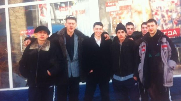 Геннадий Головкин (крайний слева) с друзьями. Фото vk.com Геннадий Головкин (крайний слева) с друзьями. Фото vk.com