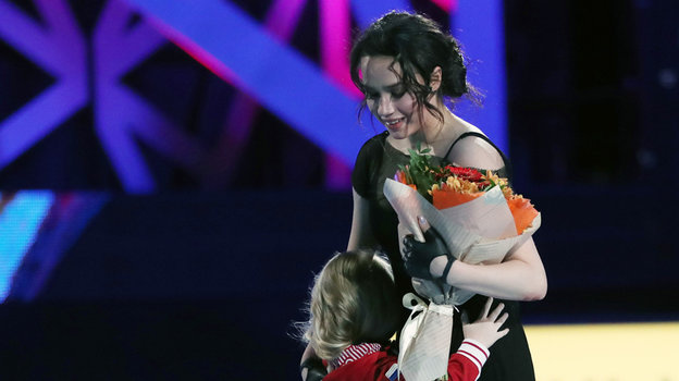 Алина Загитова с дочкой Алексея Ягудина. Фото Александр Федоров, «СЭ» / Canon EOS-1D X Mark II Алина Загитова с дочкой Алексея Ягудина. Фото Александр Федоров, «СЭ» / Canon EOS-1D X Mark II