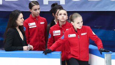 (справа налево) Александра Трусова, Камила Валиева, Анна Щербакова.