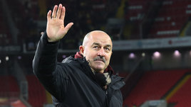 «Свисток у меня на поле, а дома я — семьянин». Черчесов ответил на предновогодние вопросы