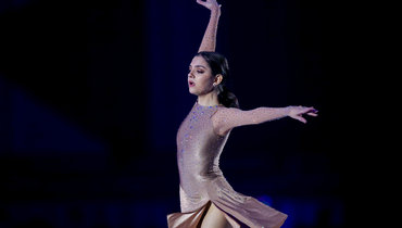 Медведева вернулась на лед! Она прыгнула тройной и установила рекорд чемпионата