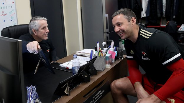 Боб Хартли и Илья Ковальчук. Фото ХК «Авангард» Боб Хартли и Илья Ковальчук. Фото ХК «Авангард»