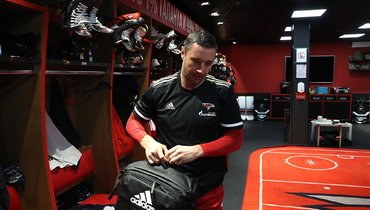 Илья Ковальчук в раздевалке «Авангарда».