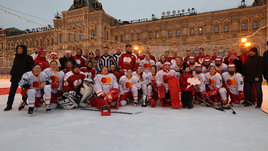 «Девчонки подарили шикарный праздник». Суперматч женщин против мужчин на Красной площади