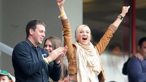 Ольга Бузова эмоционально отмечала голы мужа. Фото Никита Успенский Ольга Бузова эмоционально отмечала голы мужа. Фото Никита Успенский