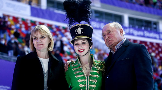 Татьяна Прокофьева, Елизавета Туктамышева и Алексей Мишин. Фото Дарья Исаева, «СЭ» / Canon EOS-1D X Mark II Татьяна Прокофьева, Елизавета Туктамышева и Алексей Мишин. Фото Дарья Исаева, «СЭ» / Canon EOS-1D X Mark II