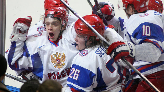 Артемий Панарин (слева) празднует с партнерами заброшенную шайбу в ворота Канады в финале МЧМ-2011. Фото Reuters Артемий Панарин (слева) празднует с партнерами заброшенную шайбу в ворота Канады в финале МЧМ-2011. Фото Reuters