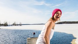 Полезно ли купание в проруби в Крещение? Отвечает эксперт