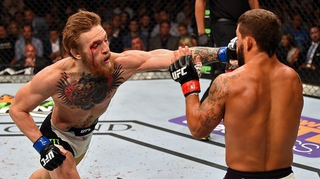 Конор Макгрегор в бою с Чэдом Мендесом. Фото Fansided.com Конор Макгрегор в бою с Чэдом Мендесом. Фото Fansided.com