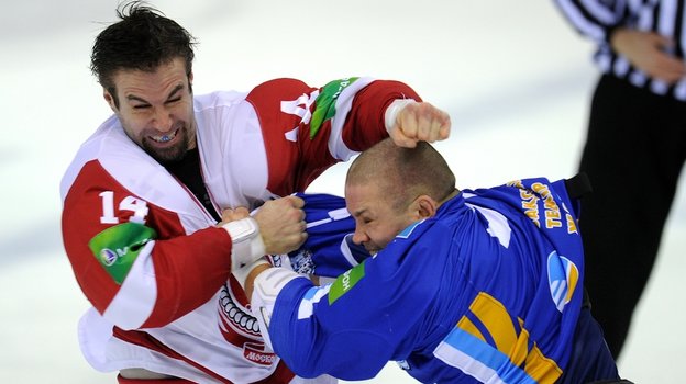 Тревор Гиллис против Джона Мирасти.