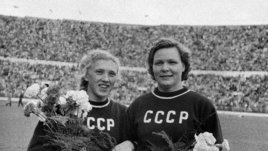 «За женскую сборную СССР выставляли мужчин. Мы-то знали». Интервью олимпийской чемпионки-52 Галины Зыбиной