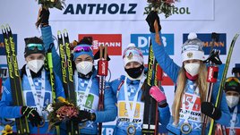 Женский биатлон вернулся! Россия выиграла последнюю эстафету перед чемпионатом мира
