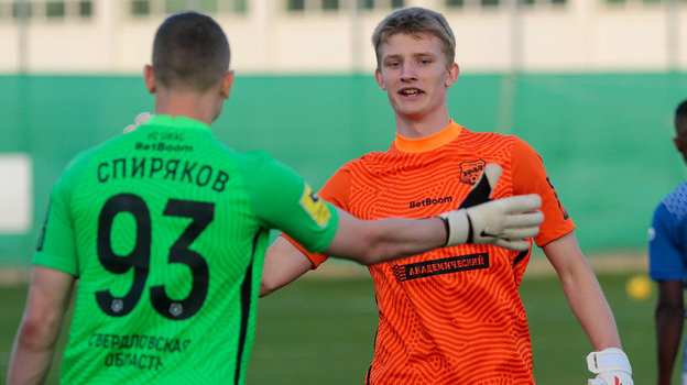 Евгений Спиряков (слева). Евгений Спиряков (слева).