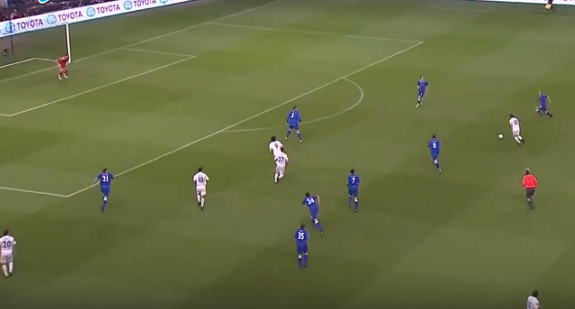 С мячом — Аршавин в роли плеймейкера в финале Кубка УЕФА-2007/08 против «Рейнджерс» (2:0). С мячом — Аршавин в роли плеймейкера в финале Кубка УЕФА-2007/08 против «Рейнджерс» (2:0).