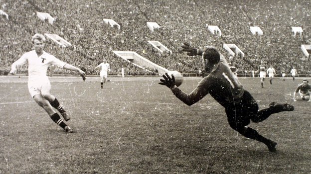 Эдуард Стрельцов (слева). Фото из личного архива Эдуард Стрельцов (слева). Фото из личного архива