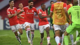 Гол через себя, ВАР-пенальти и чудо-голкипер. «Интернасионал» стал ближе к чемпионскому титулу