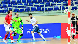 Два уверенных шага к Амстердаму