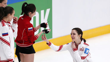 5 февраля. Москва. Евгения Медведева на коленях перед Елизаветой Туктамышевой.