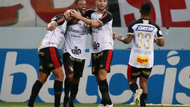 Глупый гол может решить судьбу титула, «Сан-Паулу» ждет Креспо, к рождению сына Сампаоли оставили без победы