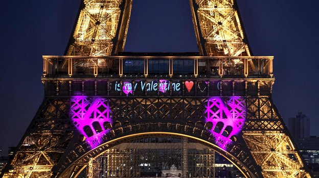 Эйфелева башня в День святого Валентина. Фото AFP Эйфелева башня в День святого Валентина. Фото AFP