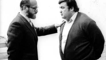 Юрий Власов (слева).