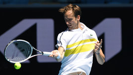 Медведев разгромил американца ради рекорда. Даниил ждет в четвертьфинале Рублева