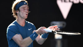 Медведев — неудобный соперник для Рублева. Андрею нужно прибавлять в «физике»