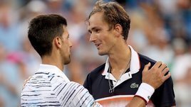 Медведев — Джокович. Пока 9:12 по сетам, но чемпиона пора менять