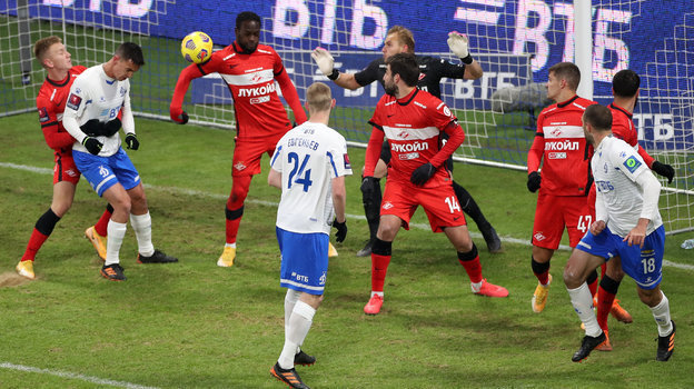 Момент матча «Динамо» — «Спартак». Фото Александр Федоров, «СЭ» / Canon EOS-1D X Mark II Момент матча «Динамо» — «Спартак». Фото Александр Федоров, «СЭ» / Canon EOS-1D X Mark II