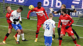 По новым правилам Мозес сыграл плечом, а не рукой. Но пенальти не оправдывает бездарную игру «Спартака»