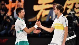 «Ты возьмешь свой «Большой шлем». Но подожди еще пару лет». Джокович и Медведев после финала Australian Open