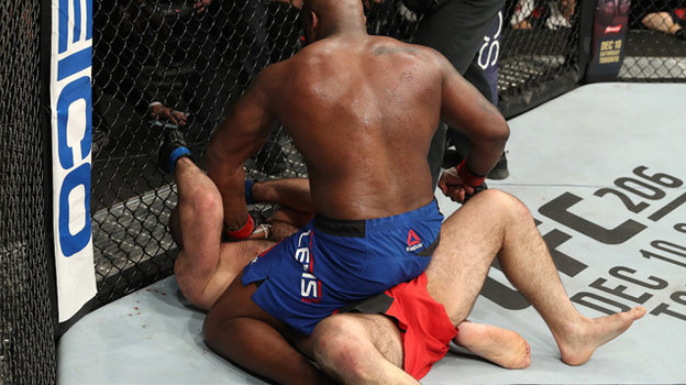 Льюис финиширует ГНП-серией Шамиля Абдурахимова. Льюис финиширует ГНП-серией Шамиля Абдурахимова.