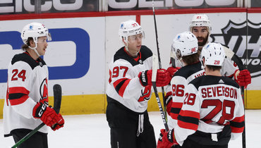 Никита Гусев (97) празднует первый гол в сезоне.