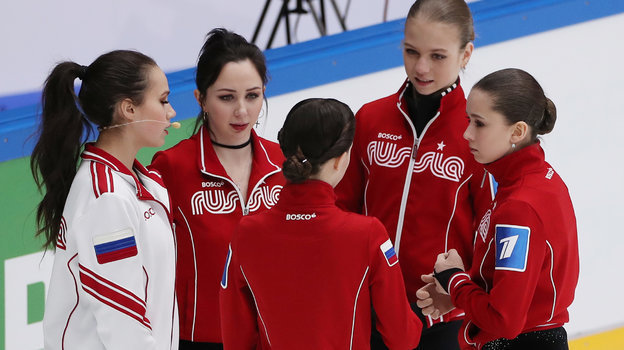 Алина Загитова, Елизавета Туктамышева, Александра Трусова, Камила Валиева (слева направо) и Анна Щербакова (стоит спиной). Фото Александр Федоров, «СЭ» / Canon EOS-1D X Mark II Алина Загитова, Елизавета Туктамышева, Александра Трусова, Камила Валиева (слева направо) и Анна Щербакова (стоит спиной). Фото Александр Федоров, «СЭ» / Canon EOS-1D X Mark II