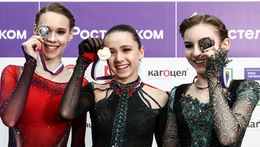 28 февраля. Москва. Лучшие фигуристки финала Кубка России Майя Хромых, Камила Валиева, Дарья Усачева.