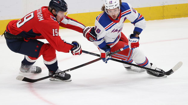 Артемий Панарин (№10) против Никласа Бэкстрема. Фото USA Today Sports Артемий Панарин (№10) против Никласа Бэкстрема. Фото USA Today Sports