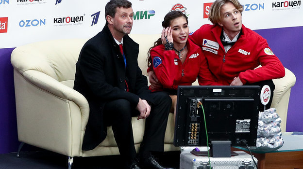 1 марта. Москва. Диана Дэвис и Глеб Смолкин с тренером. Фото Дарья Исаева, «СЭ» / Canon EOS-1D X Mark II 1 марта. Москва. Диана Дэвис и Глеб Смолкин с тренером. Фото Дарья Исаева, «СЭ» / Canon EOS-1D X Mark II