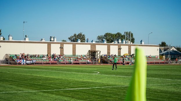 Новое искусственное поле на стадионе «Локомотив». Новое искусственное поле на стадионе «Локомотив».