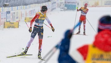 Йоханнес Клебо в финишном створе обошел Александра Большунова.