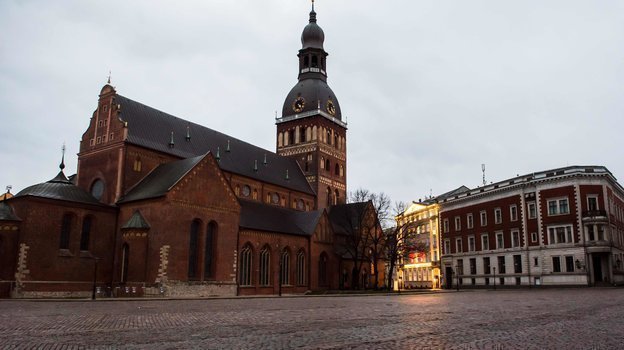 Площадь перед Кафедральным собором в Риге. Фото AFP Площадь перед Кафедральным собором в Риге. Фото AFP