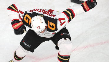 8 марта. Екатеринбург. Илья Ковальчук празднует гол.