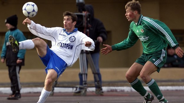 2001 год. Александр Кержаков против Василия Березуцкого. Фото Александр Вильф, - 2001 год. Александр Кержаков против Василия Березуцкого. Фото Александр Вильф, -