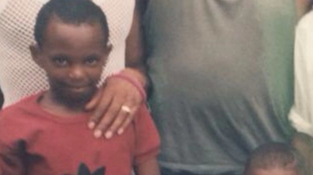 Диллиан Уайт (слева) в детстве. Фото The Sun Диллиан Уайт (слева) в детстве. Фото The Sun