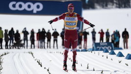 Большунов снова вынес всех в одну калитку. Клебо проиграл почти 20 секунд