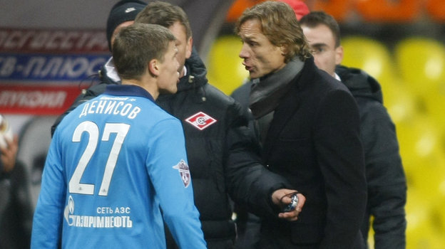 27 октября 2010 года. «Спартак» — «Зенит» — 1:0. Стычка Игоря Денисова и Валерия Карпина. Фото Алексей Иванов, - 27 октября 2010 года. «Спартак» — «Зенит» — 1:0. Стычка Игоря Денисова и Валерия Карпина. Фото Алексей Иванов, -