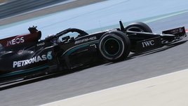 В «Мерседесе» — паника. Хэмилтон останется без рекордного титула?