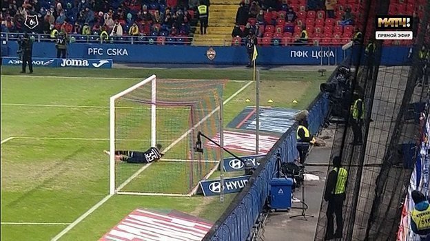 17 марта. Москва. ЦСКА — «Зенит» — 2:3. Эпизод с возможным голом в ворота Игоря Акинфеева. 17 марта. Москва. ЦСКА — «Зенит» — 2:3. Эпизод с возможным голом в ворота Игоря Акинфеева.